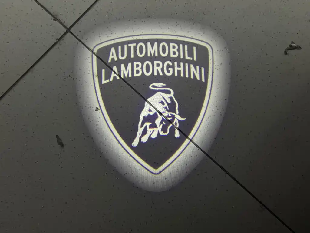 Lamborghini Urus 2021 — фото 27