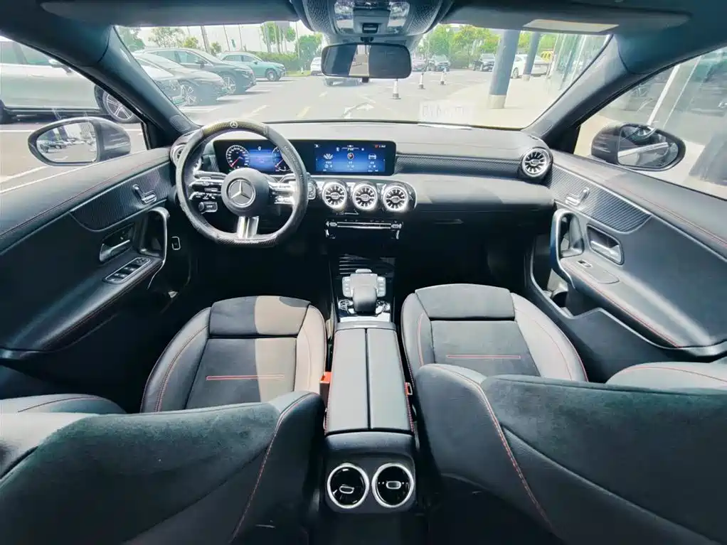 Mercedes-Benz A-Class 2024 — фото 17
