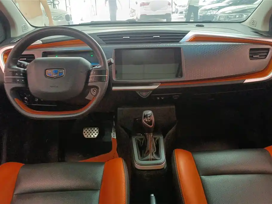 Geely Vision X1 2018 — фото 12