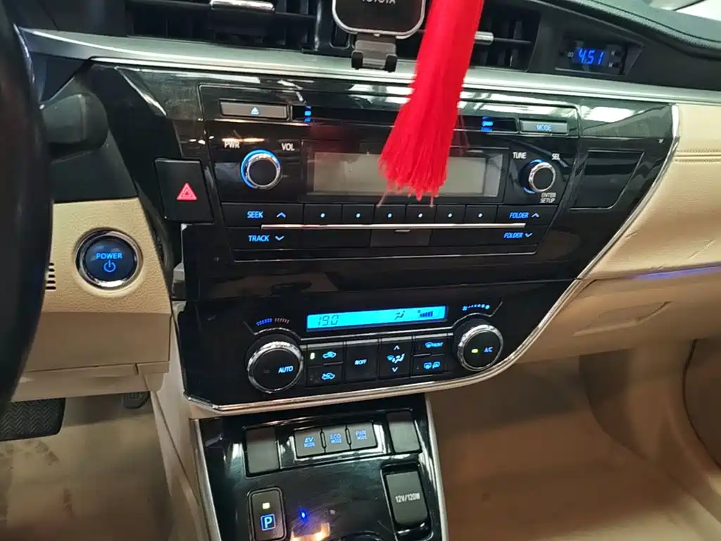 Toyota Corolla 2016 — фото 13