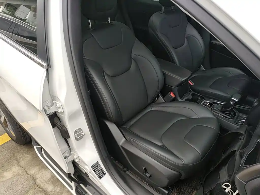 Jeep Cherokee 2021 — фото 25