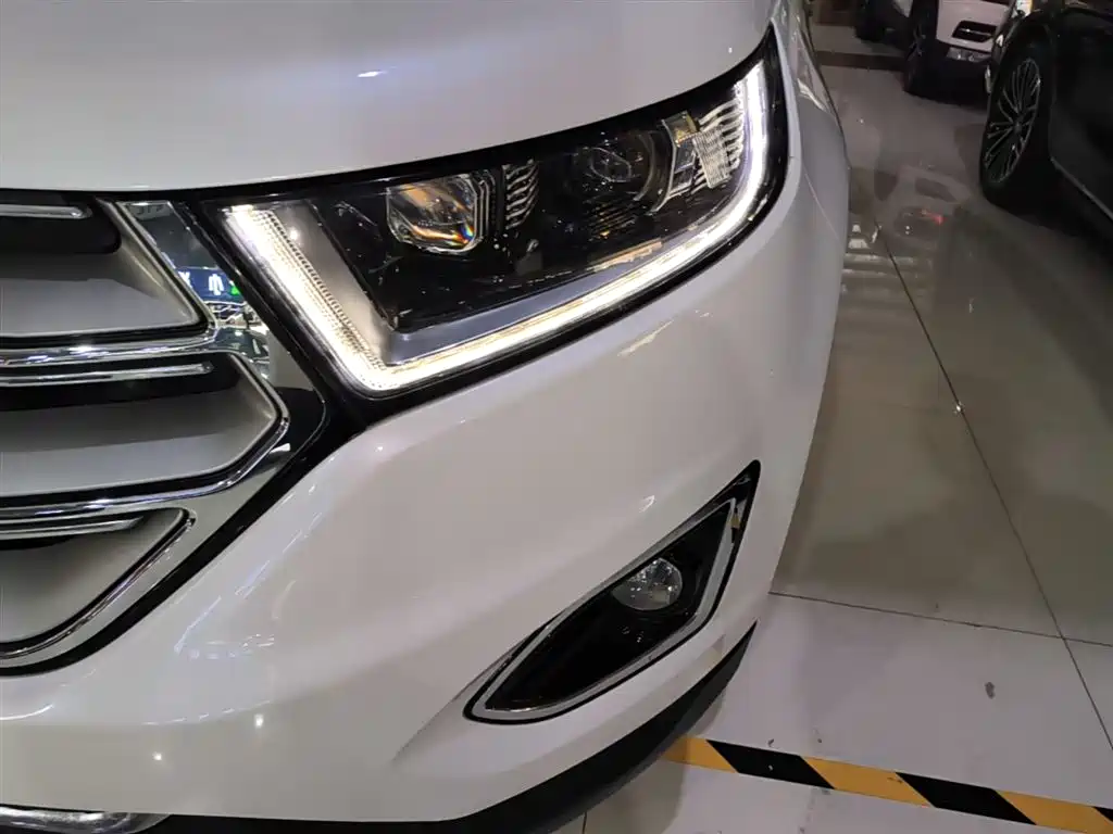 Ford Edge 2018 — фото 24