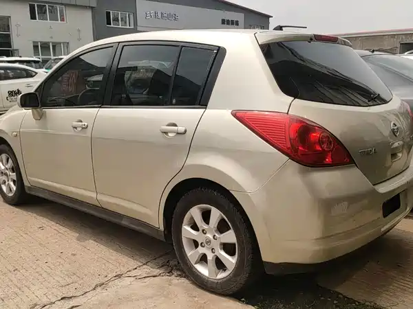 Nissan Tiida 2006