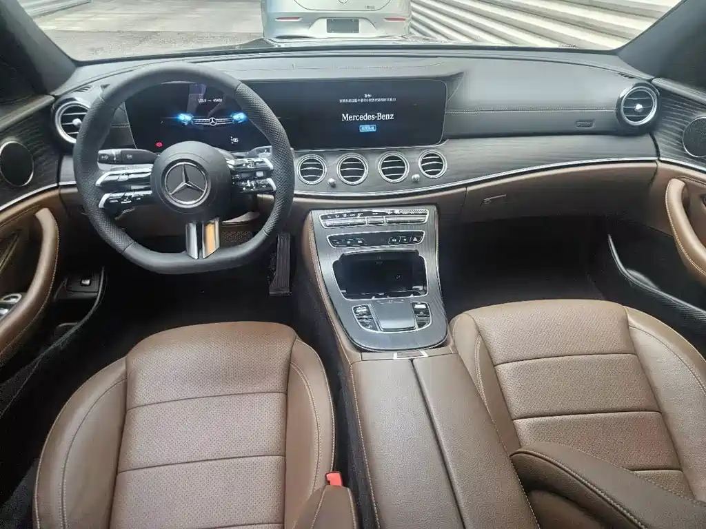 Mercedes-Benz E-Class 2023 — фото 8