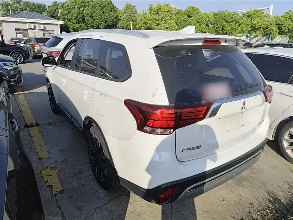 Mitsubishi Outlander 2020 — фото 4