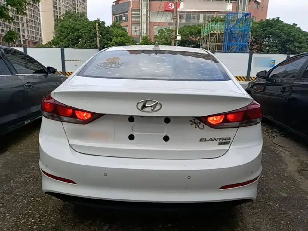 Hyundai Elantra 2018 — фото 6
