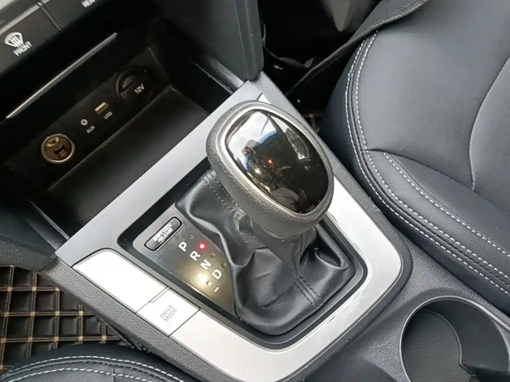 Hyundai Elantra 2018 — фото 14