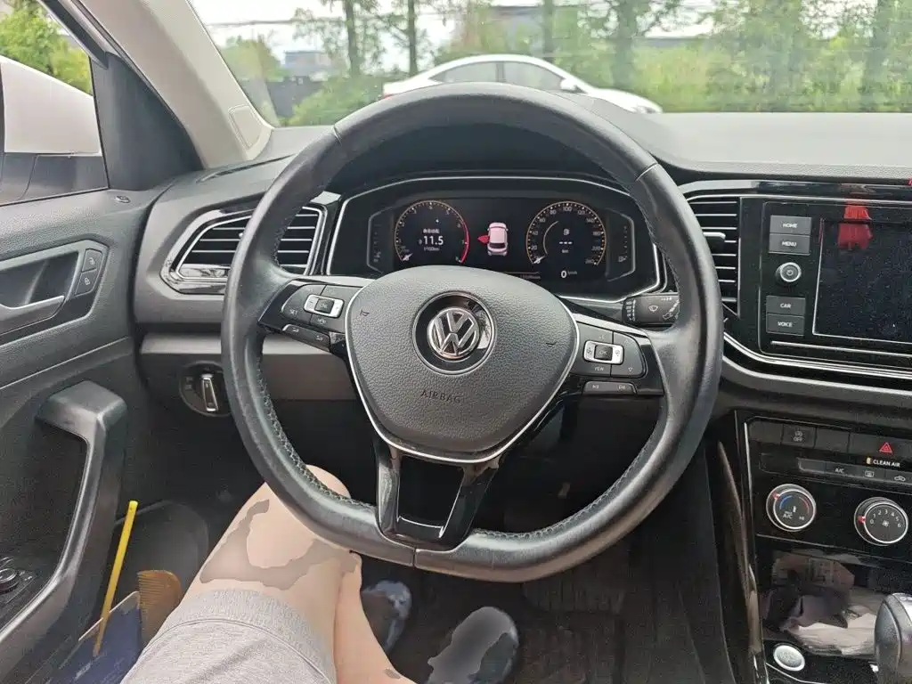 Volkswagen T-Roc 2019 — фото 3