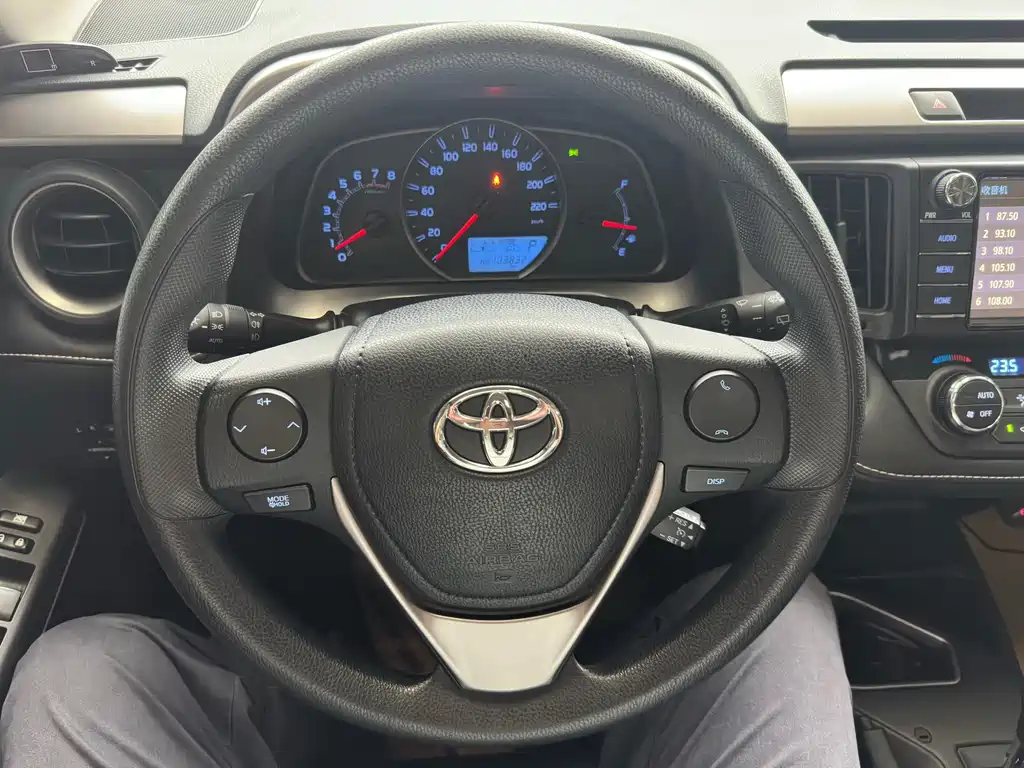 Toyota RAV4 2017 — фото 11