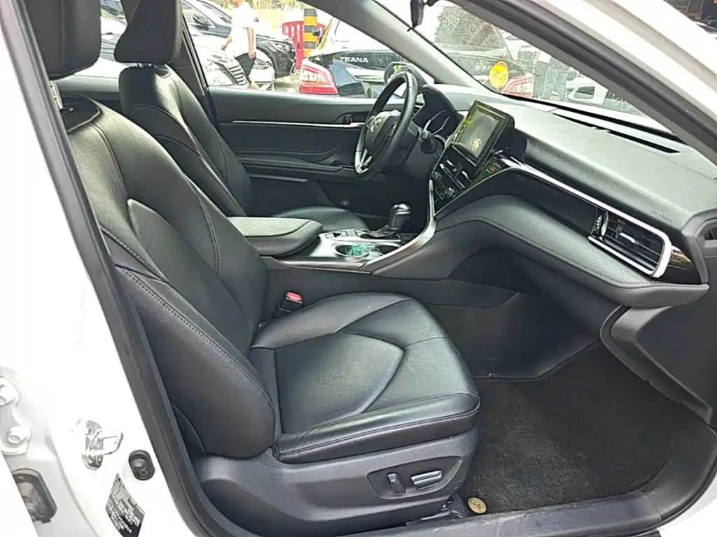 Toyota Camry 2024 — фото 25