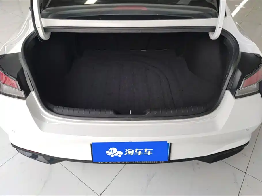 Hyundai Elantra 2023 — фото 4