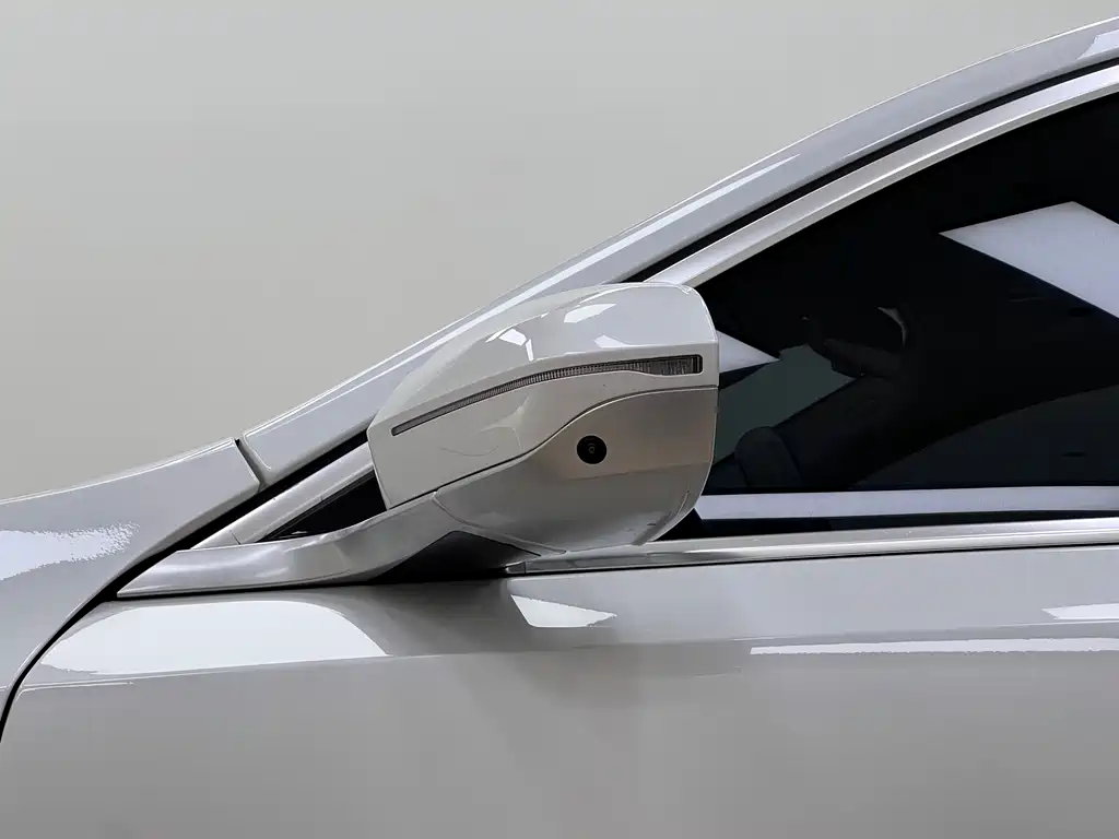 BMW 5 Series 2025 — фото 10