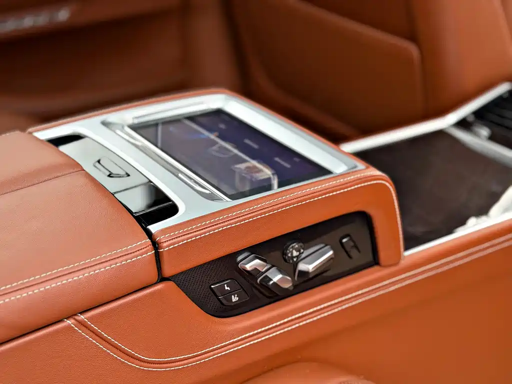 BMW 7 Series 2019 — фото 13