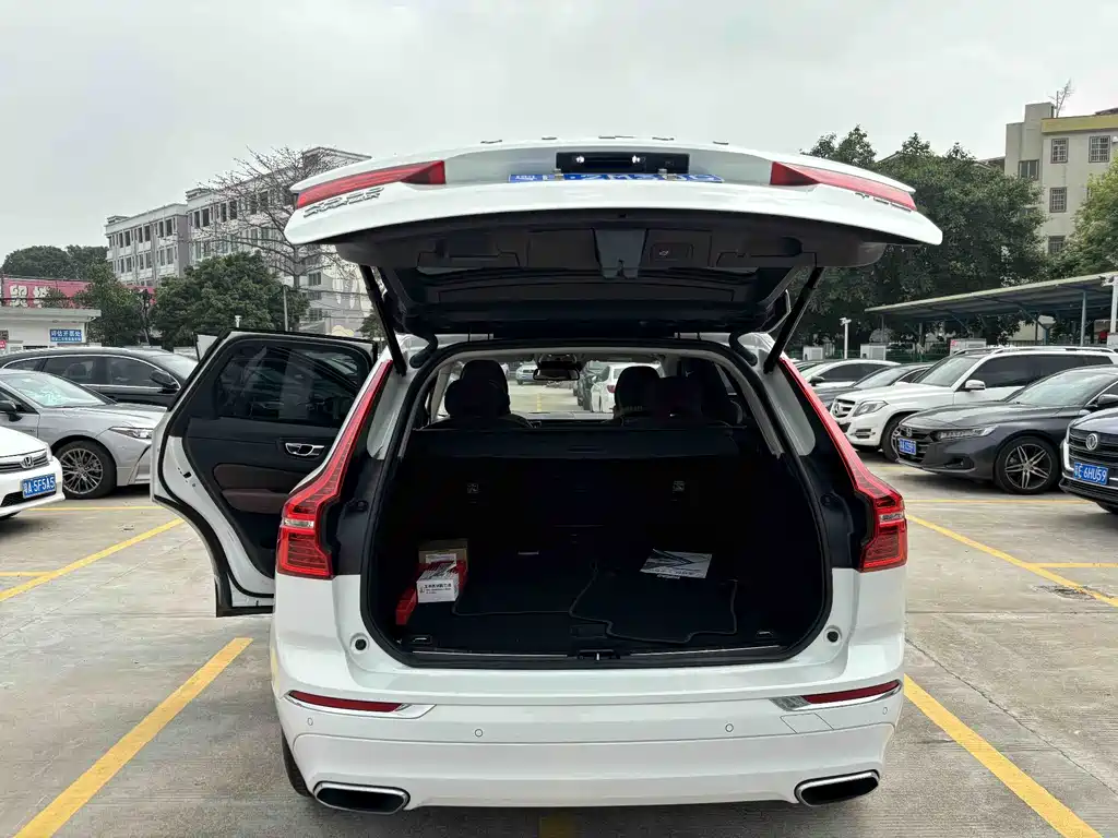 Volvo XC60 2019 — фото 9