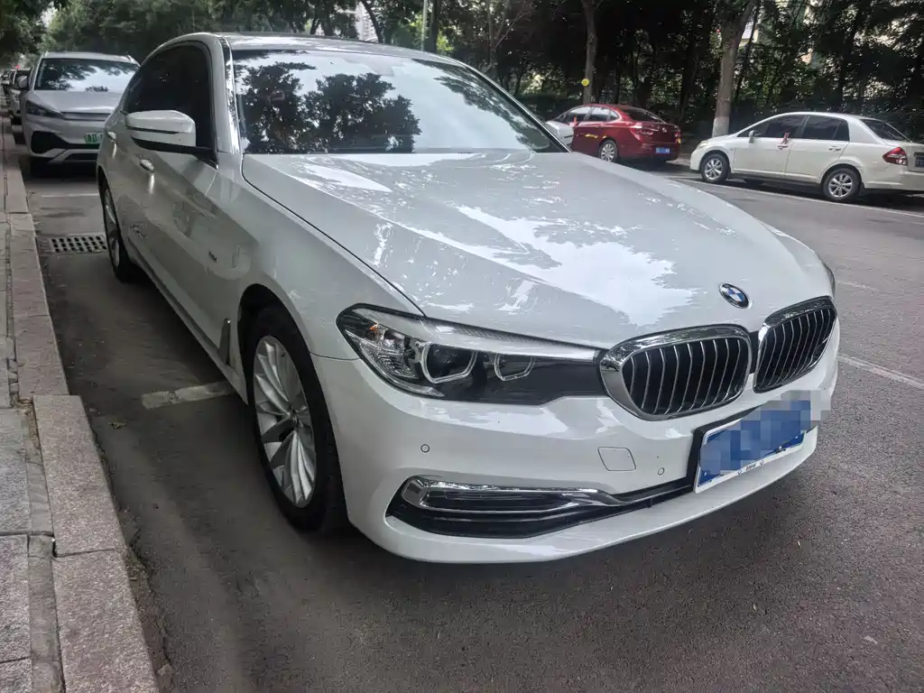 BMW 5 Series 2018 — фото 3