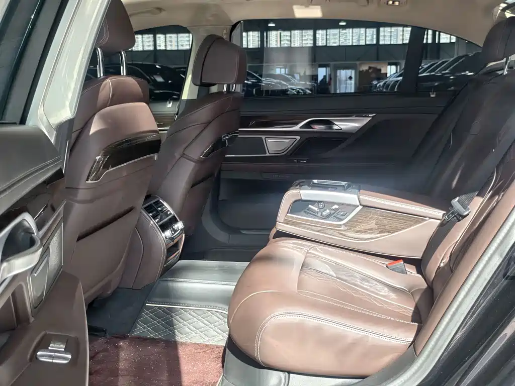 BMW 7 Series 2022 — фото 11