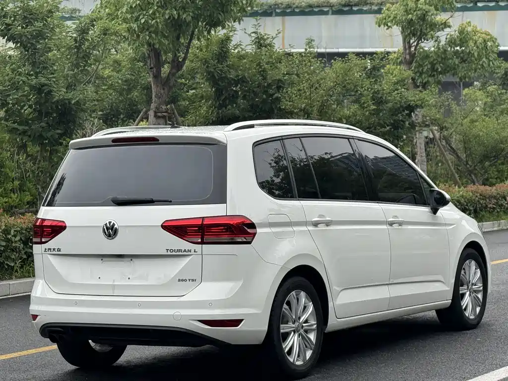 Volkswagen Touran 2018 — фото 7