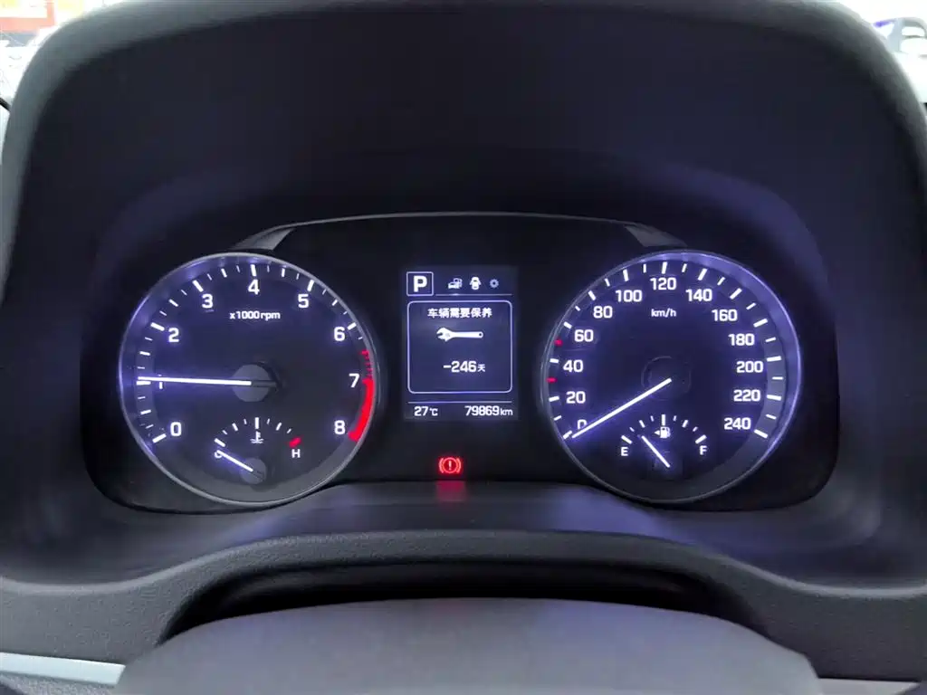 Hyundai Elantra 2016 — фото 12