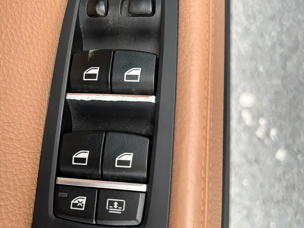 BMW 7 Series 2010 — фото 15