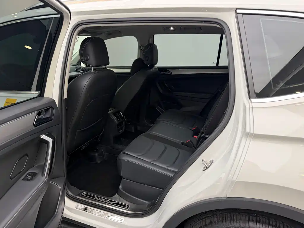 Volkswagen Tiguan L 2017 — фото 18