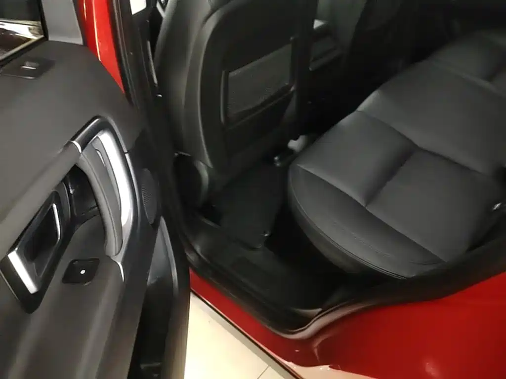 Land Rover Discovery Sport 2017 — фото 17