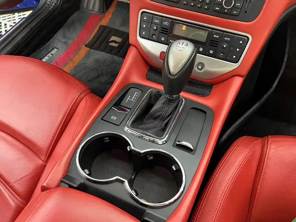 Maserati Granturismo 2015 — фото 10