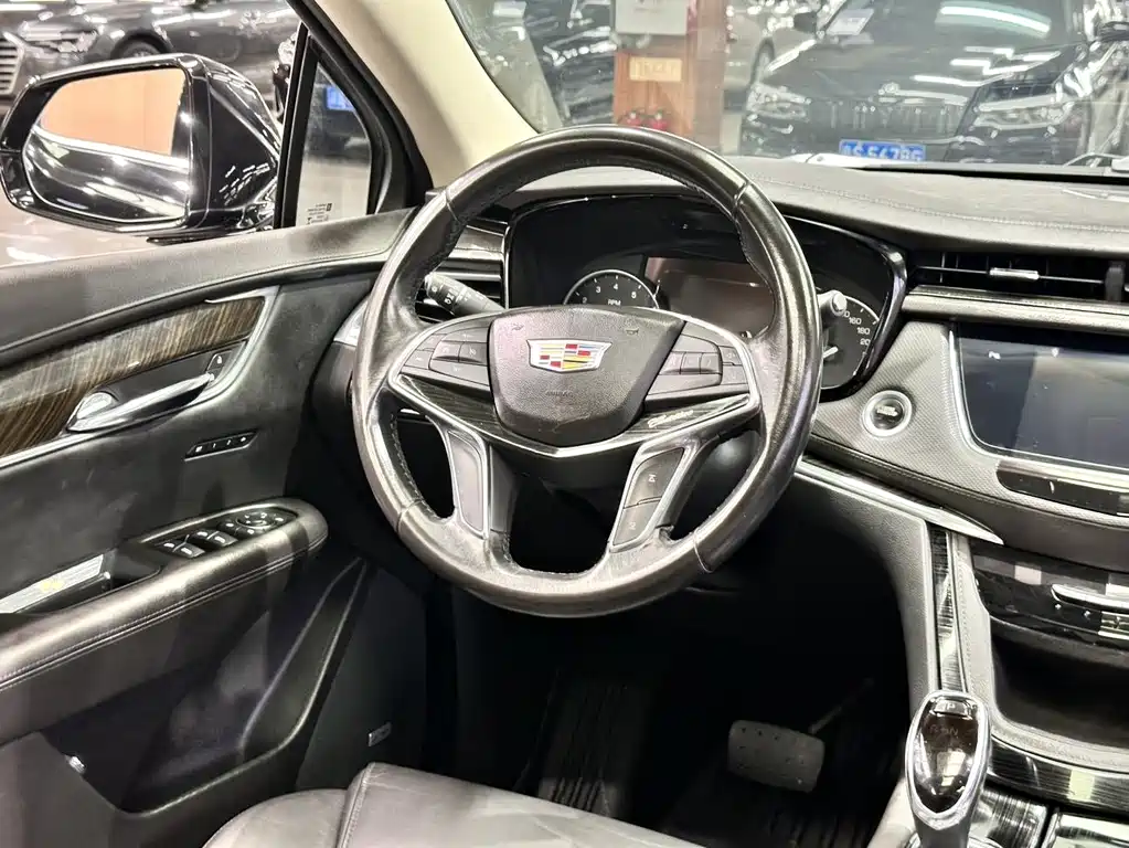 Cadillac XT5 2018 — фото 11