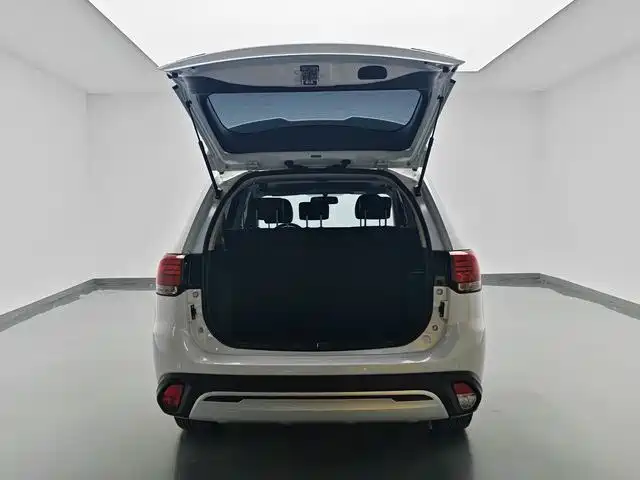 Mitsubishi Outlander 2021 — фото 13