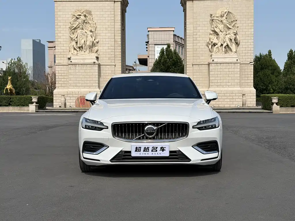 Volvo S60 2023 — фото 2