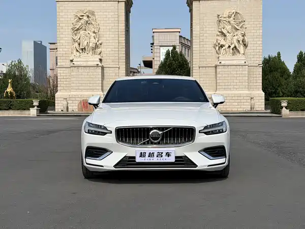 Volvo S60 2023