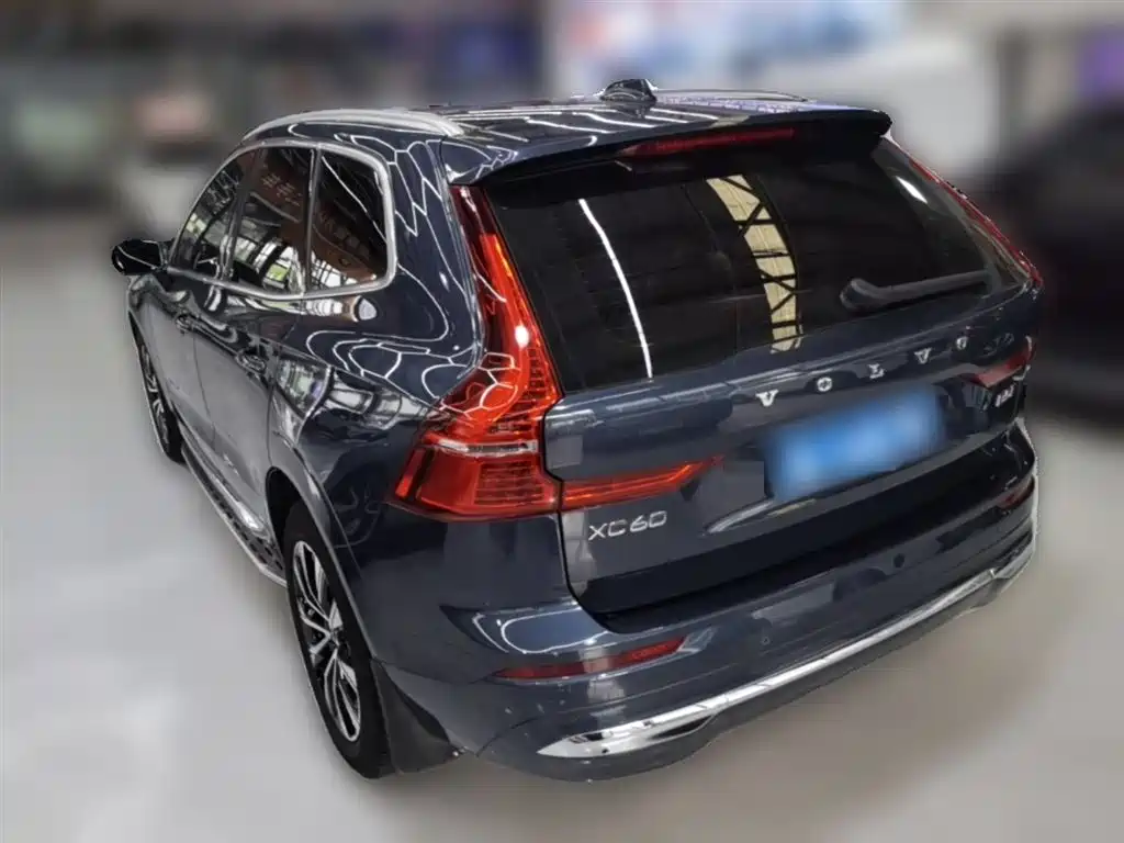 Volvo XC60 2022 — фото 9