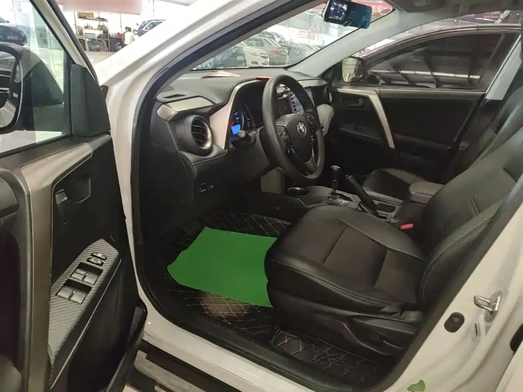Toyota RAV4 2016 — фото 16