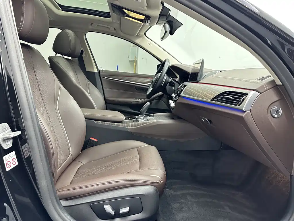 BMW 5 Series 2021 — фото 13