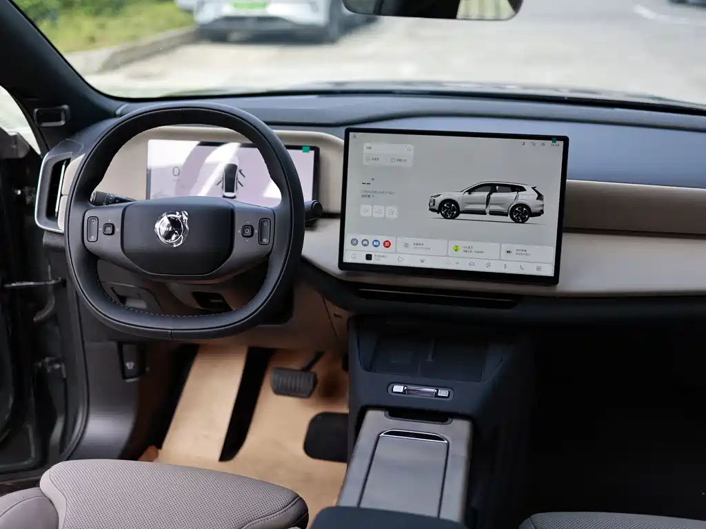 Volvo XC70 Plug-In Hybrid 2026 — фото 9