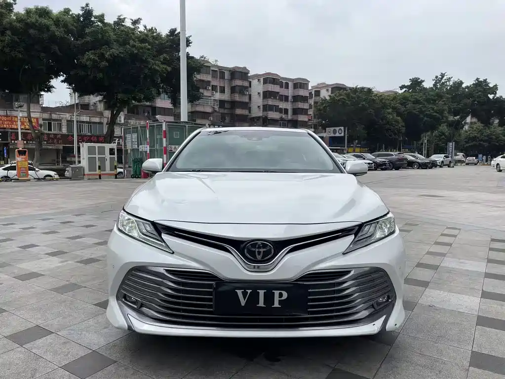 Toyota Camry 2020 — фото 2