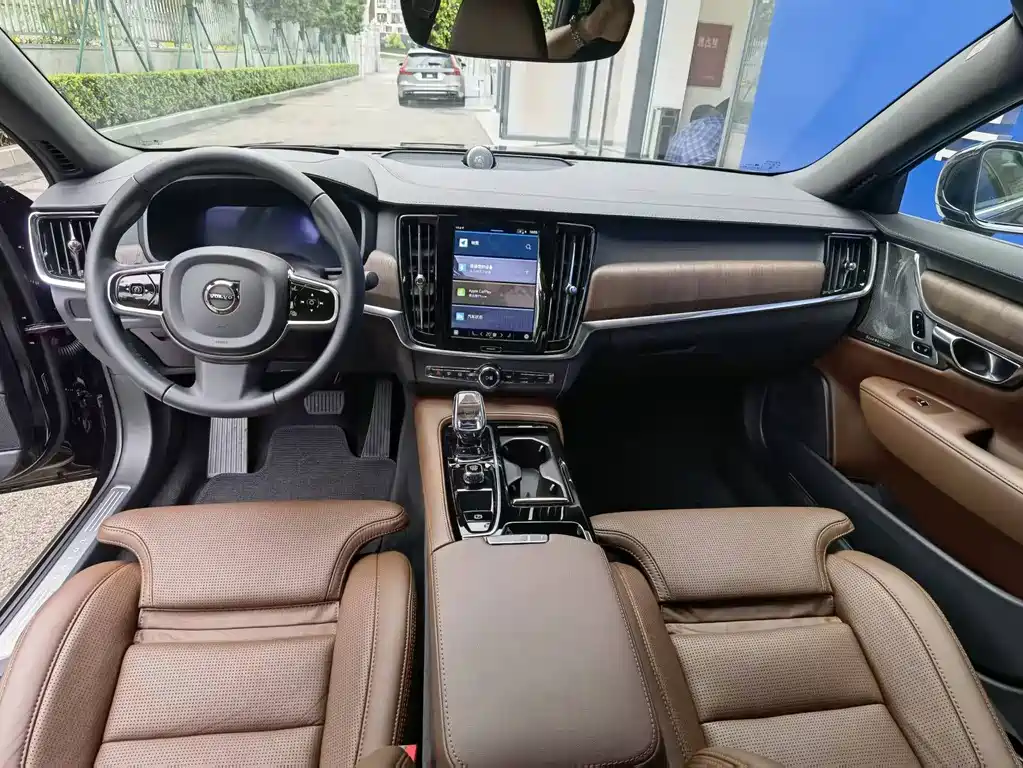 Volvo S90 Plug-In Hybrid 2024 — фото 11