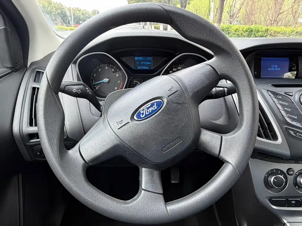 Ford Focus 2013 — фото 14