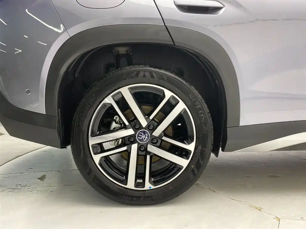BYD L DM-i 2026 — фото 11