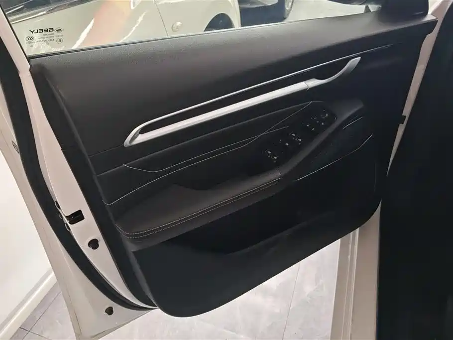 Geely Emgrand 2023