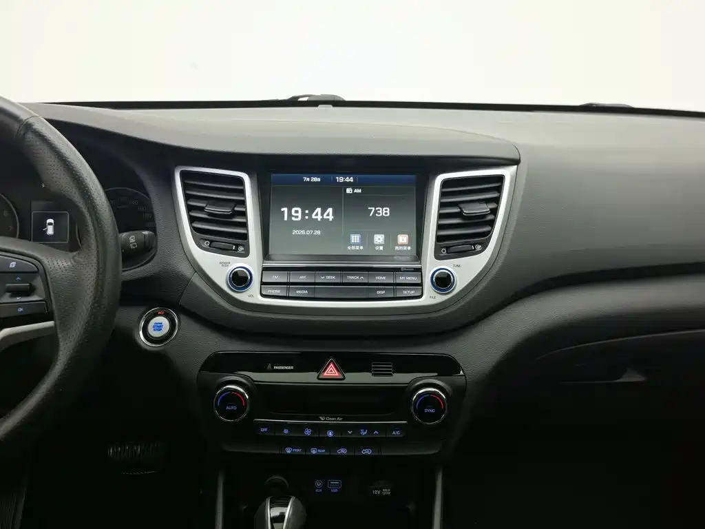 Hyundai Tucson 2018 — фото 12