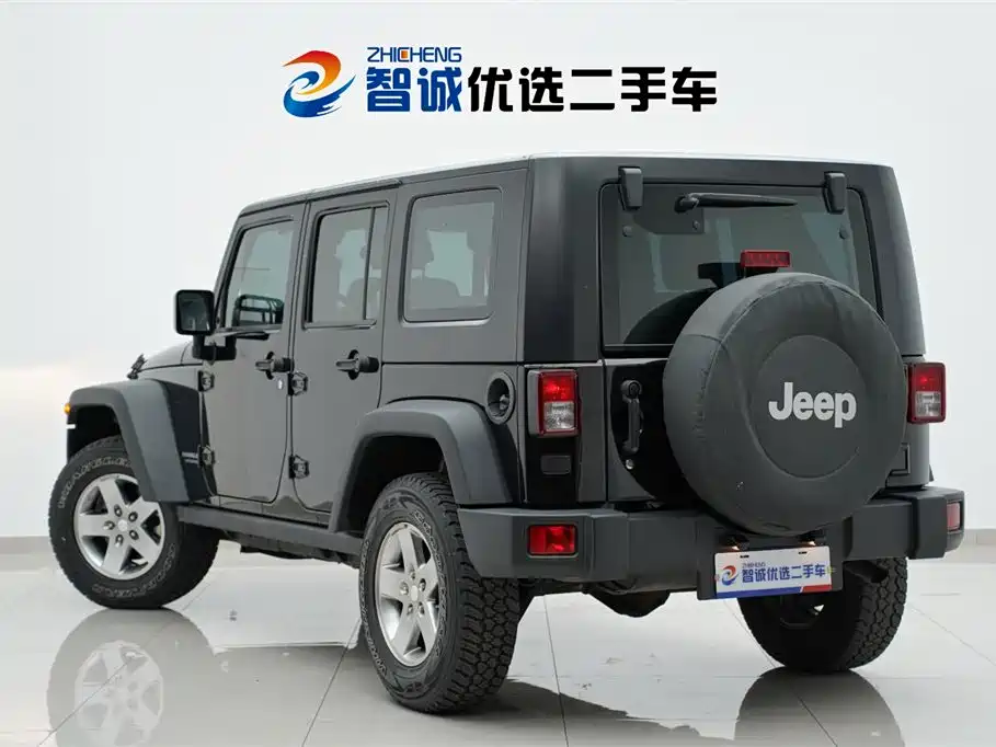 Jeep Wrangler 2010 — фото 34