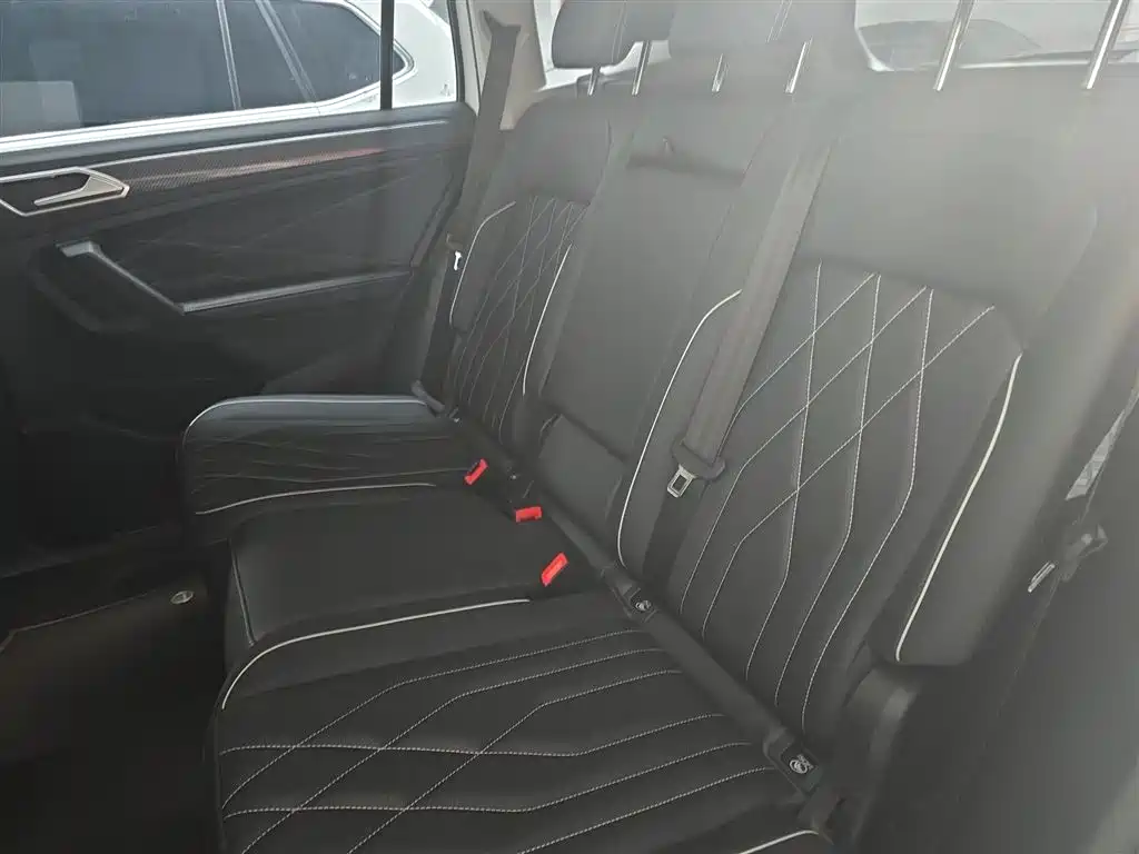 Volkswagen Tiguan L 2023 — фото 13