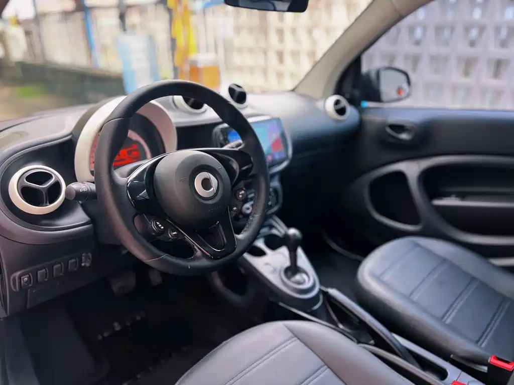 smart Fortwo 2017 — фото 11