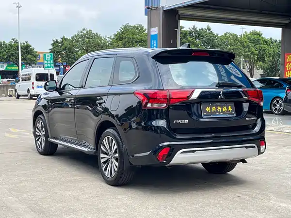 Mitsubishi Outlander 2021
