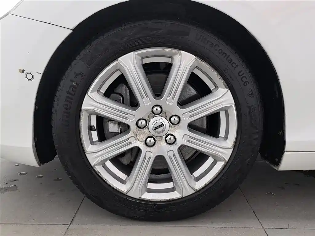 Volvo V40 2017 — фото 17