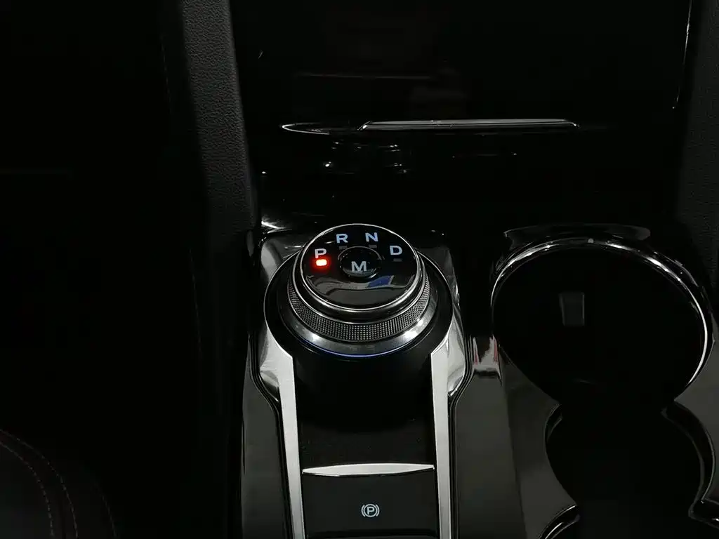 Ford Escape 2020 — фото 13
