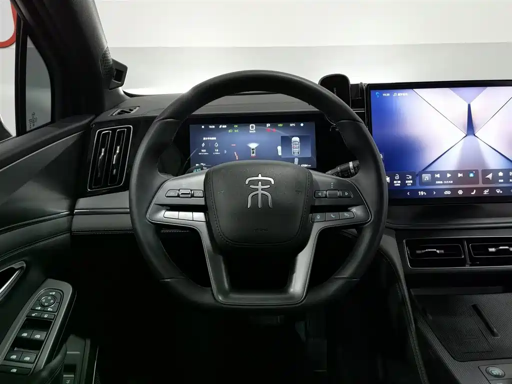 BYD L DM-i 2025 — фото 11