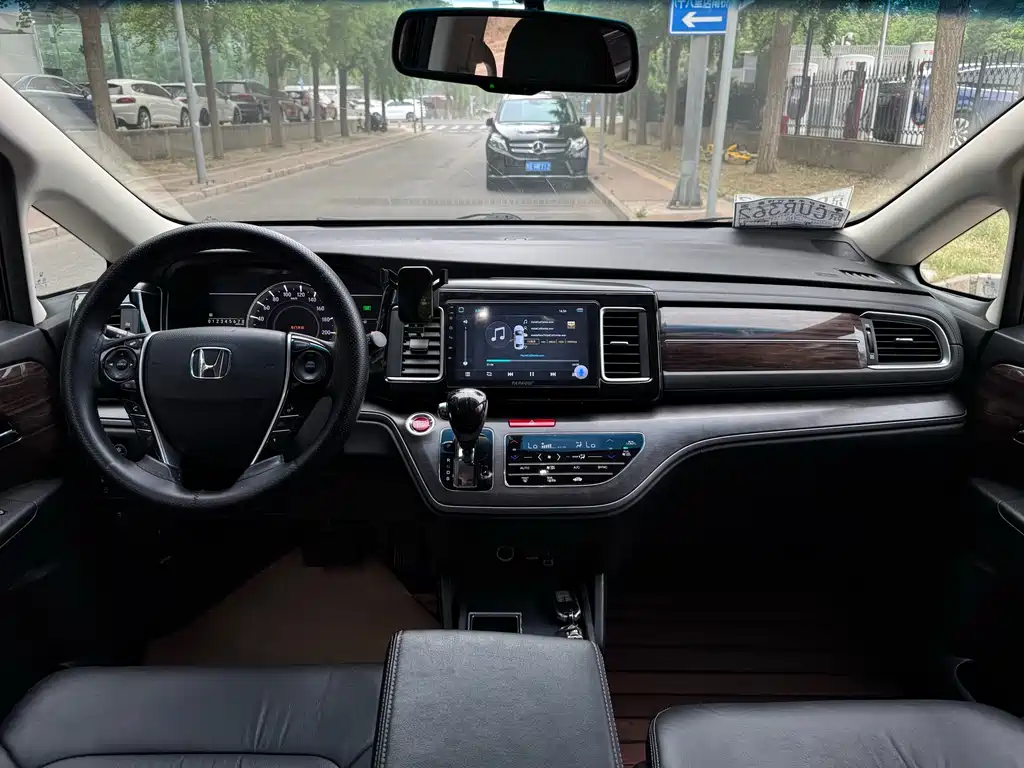 Honda Elysion 2017 — фото 11