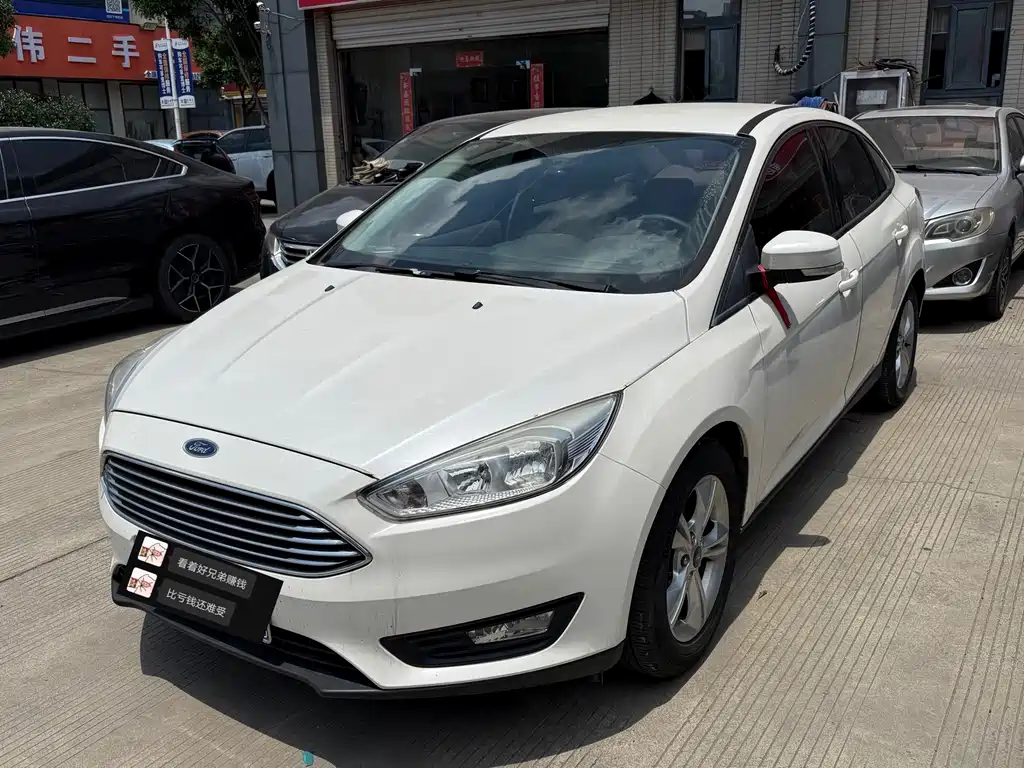 Ford Focus 2017 — фото 1
