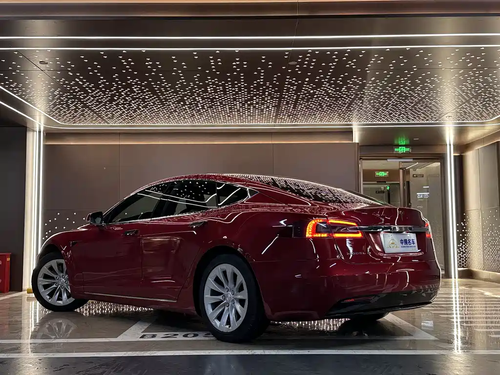 Tesla Model S 2017 — фото 35